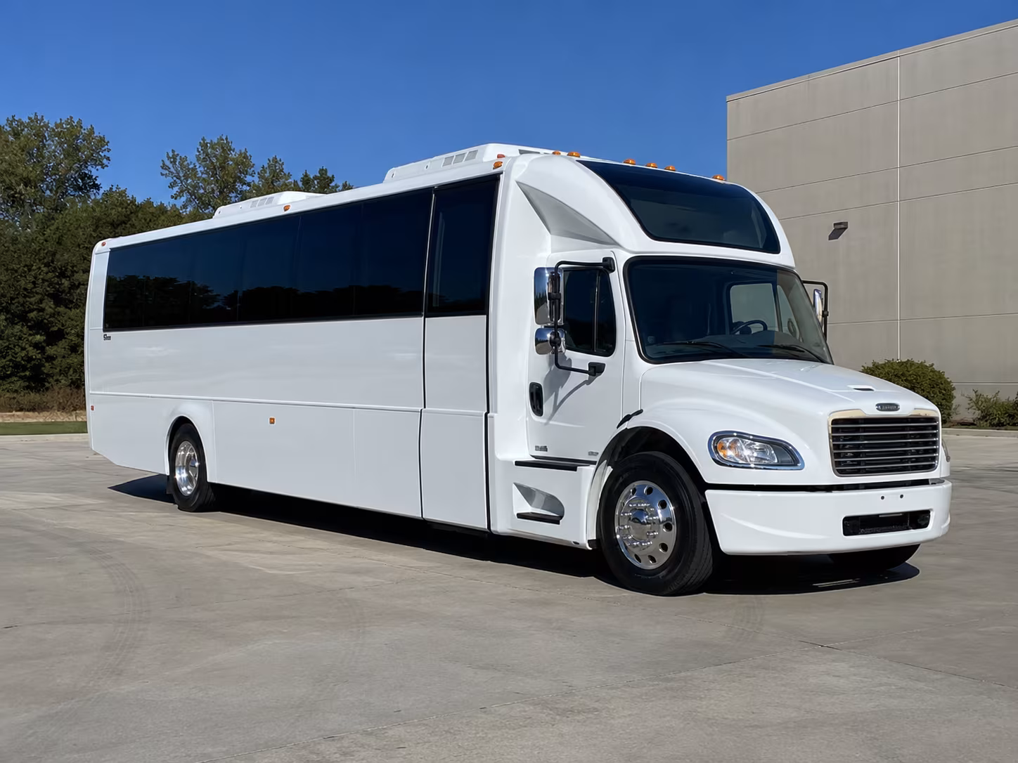 washington 28 passenger party bus